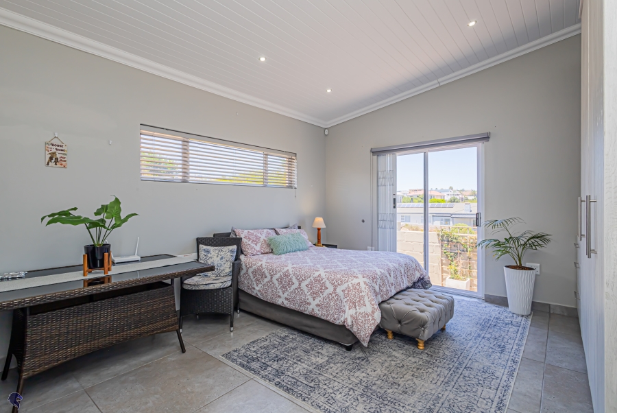 5 Bedroom Property for Sale in Myburgh Park Western Cape